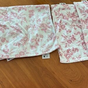 Laura Ashley Floral Pink/White pack of two hand towels and wash cloths